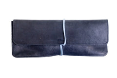 Trousse d'école et de bureau en cuir noir souple avec fermeture par élastique de couleur, fabriquée à la main.