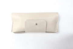 Etui à lunettes en cuir blanc