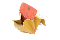 Grand porte-monnaie en cuir jaune