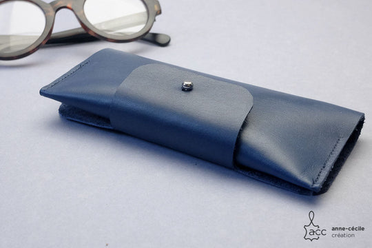Etui à lunettes en cuir bleu marine