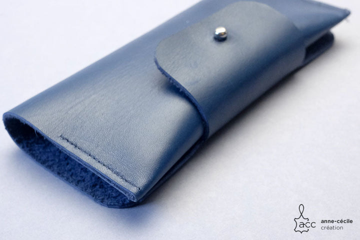 Etui à lunettes en cuir bleu marine