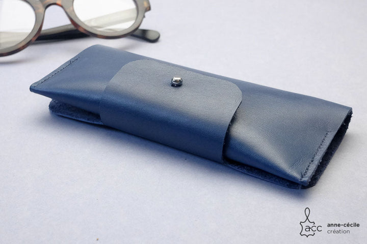 Etui à lunettes en cuir bleu marine