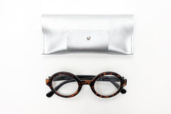 Etui à lunettes en cuir brillant