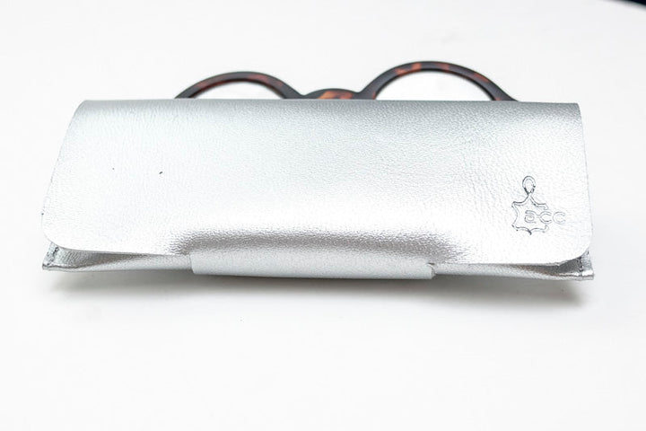 Etui à lunettes en cuir brillant