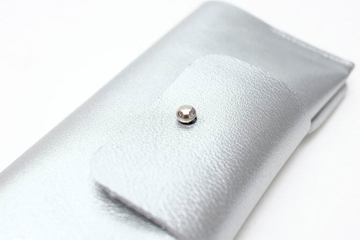Etui à lunettes en cuir brillant