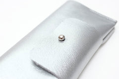 Etui à lunettes en cuir brillant