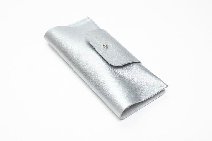 Etui à lunettes en cuir brillant