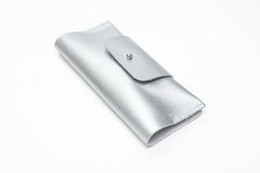 Etui à lunettes en cuir brillant