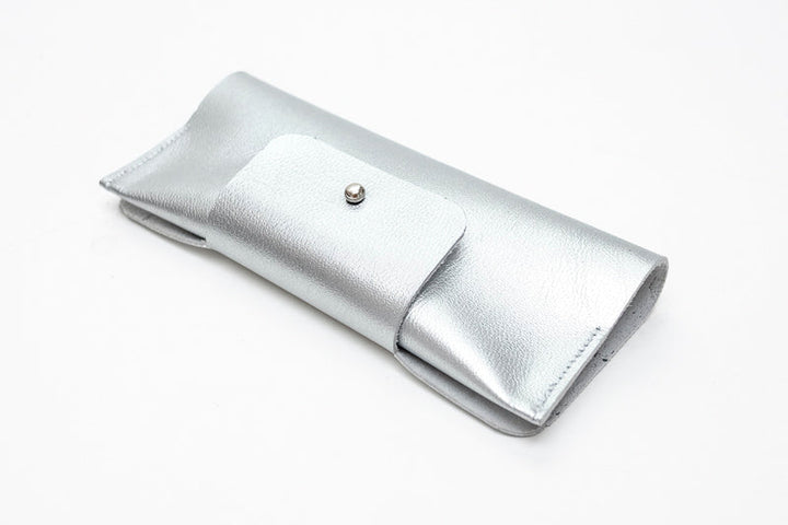 Etui à lunettes en cuir brillant