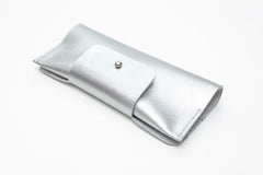 Etui à lunettes en cuir brillant