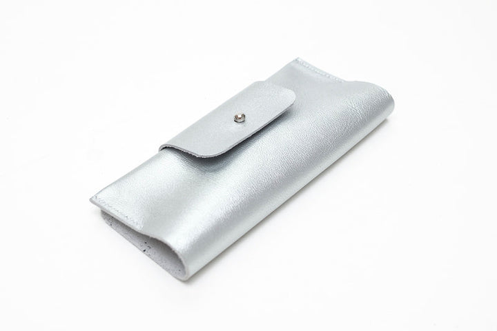 Etui à lunettes en cuir brillant