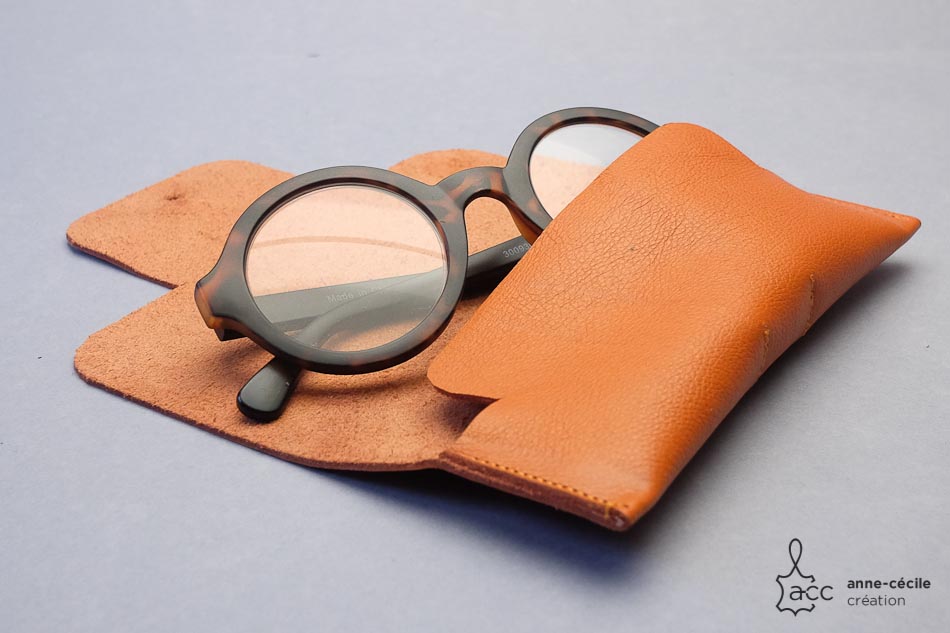 Étui à lunettes en cuir orange - by Les Cuirs Ney