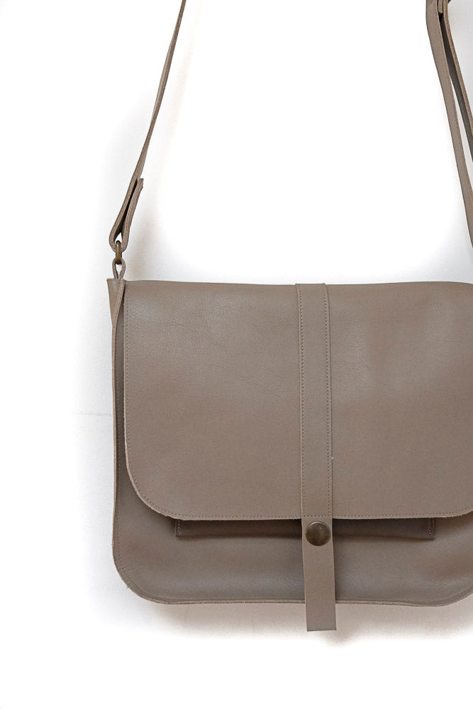 Big handbag leather beige pouch