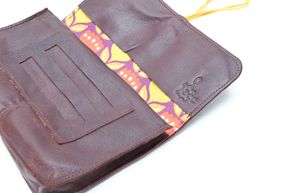 Recycled tobacco pouch