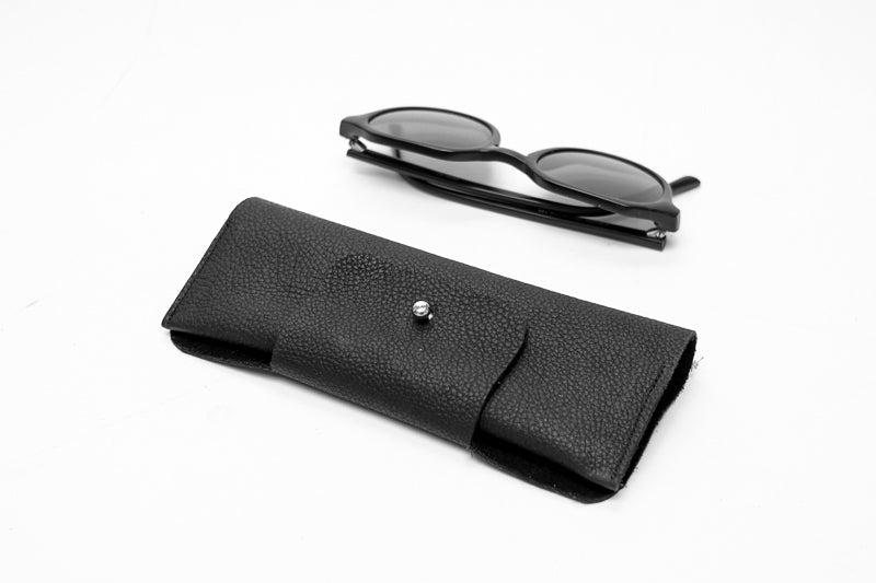 Protège lunettes en cuir noir
