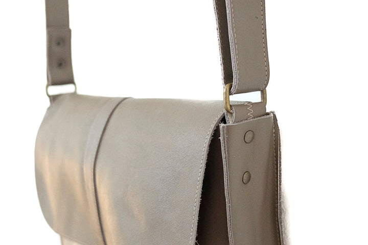 Brown leather handbag woman