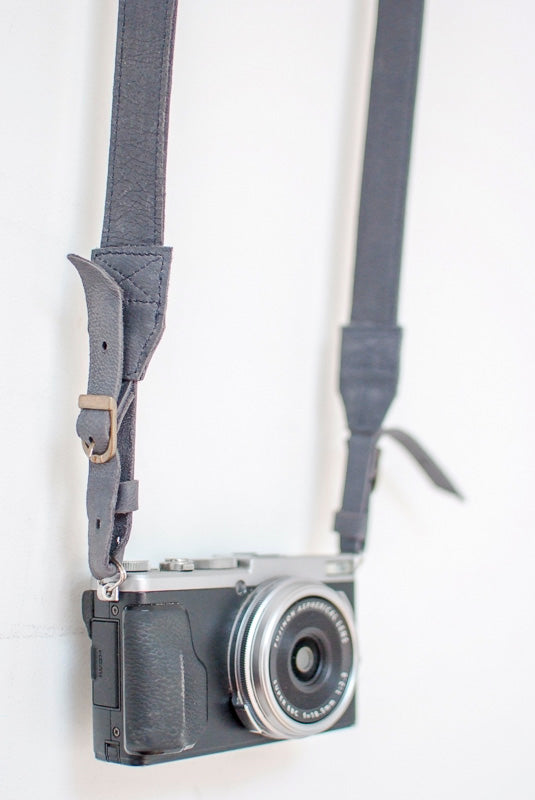 Sangle appareil photo fuji cuir bleu gris