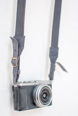 Sangle appareil photo fuji cuir bleu gris