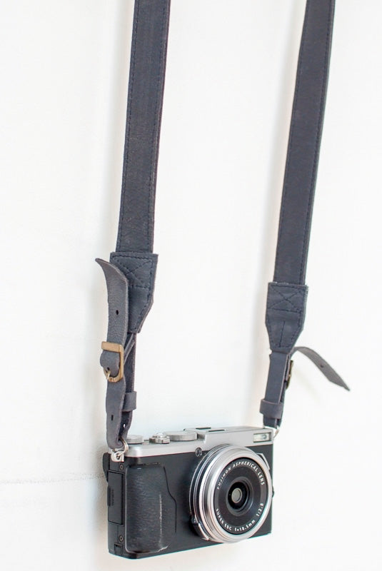 Sangle appareil photo fuji cuir bleu gris
