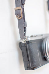 Sangle appareil photo fuji cuir bleu gris