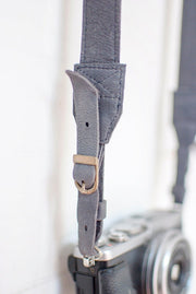 Sangle appareil photo fuji cuir bleu gris