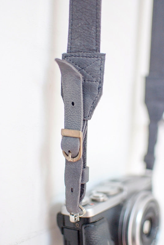 Sangle appareil photo fuji cuir bleu gris
