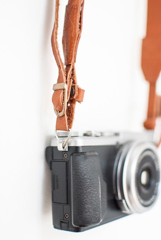 Short camera fuji leather brown leather