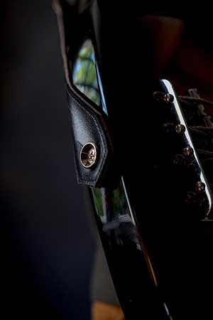Sangle de guitare noire et peau de Python - Les Cuirs Nomades
