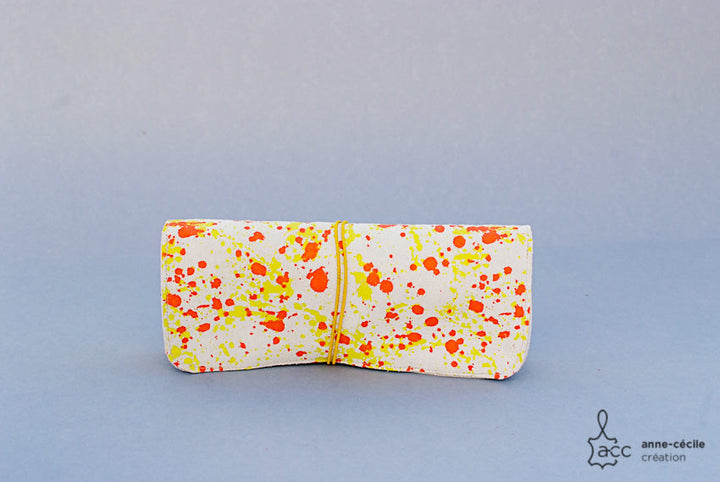 Trousse en cuir tacheté jaune et orange