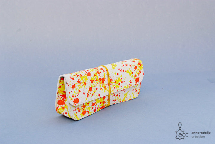 Trousse en cuir tacheté jaune et orange