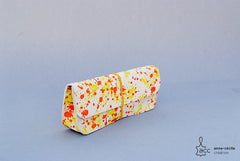 Trousse en cuir tacheté jaune et orange