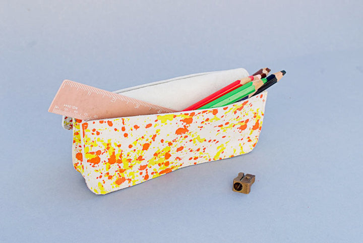 Trousse en cuir tacheté jaune et orange